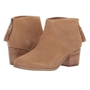 NEW without box TOMS Leila Bootie in Toffee Suede size 6- marked as sample